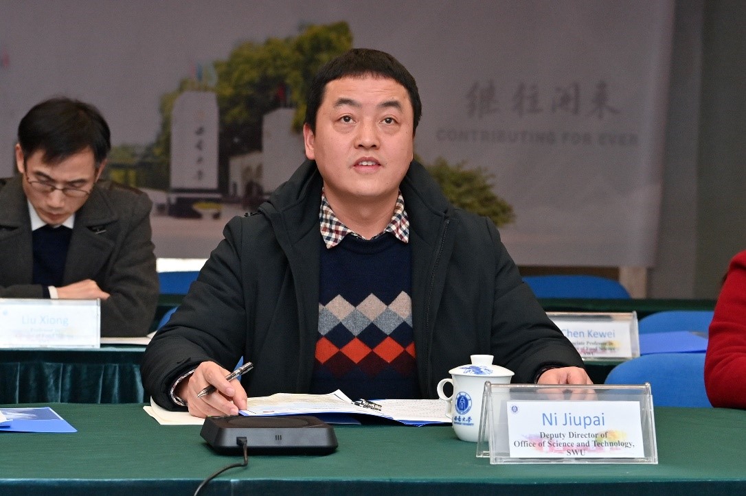 图4免费看A片
科技处副处长倪九派致辞祝贺.jpg